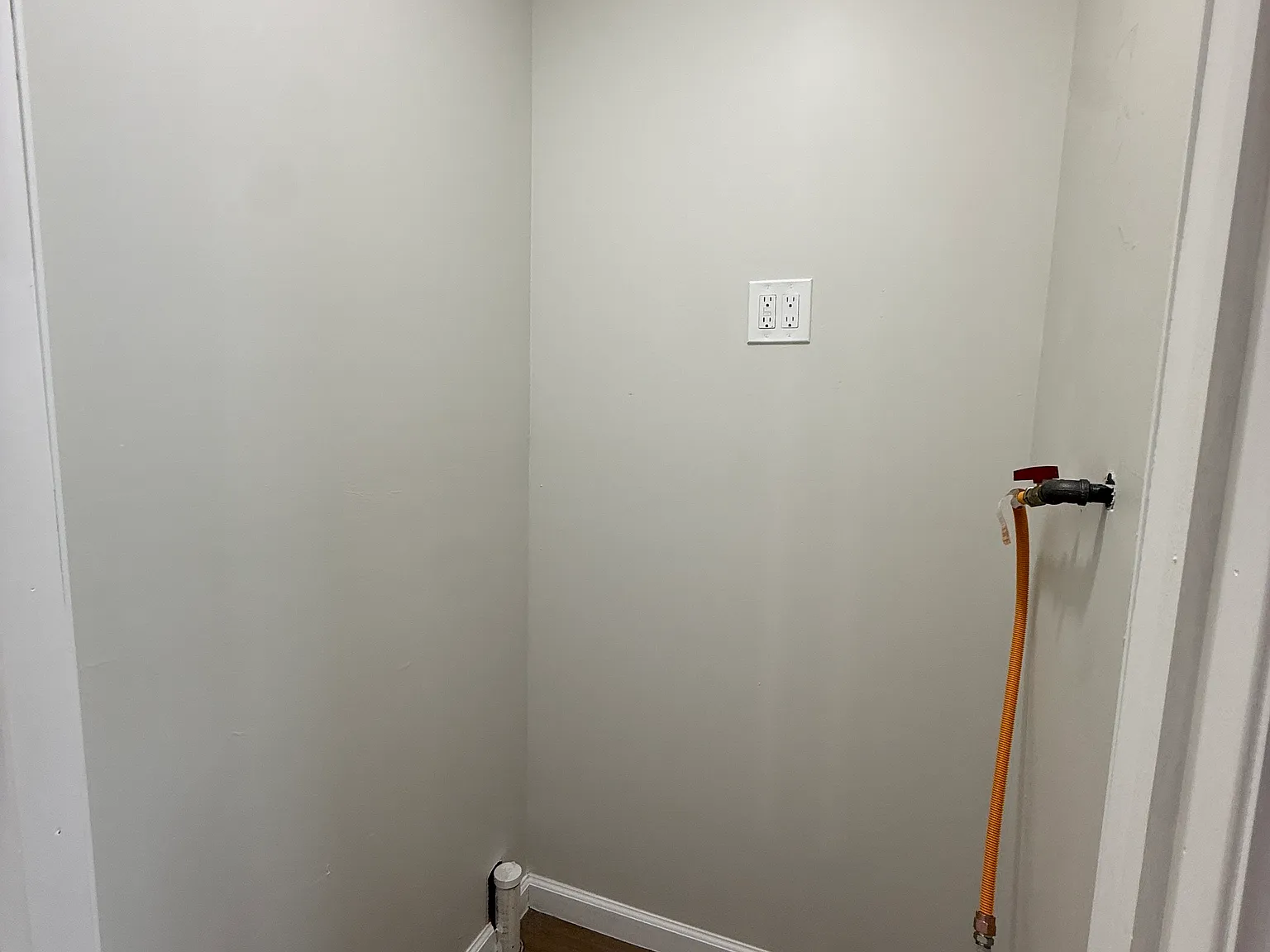 1 bed, 700 sqft, $1,800 — Photo 4