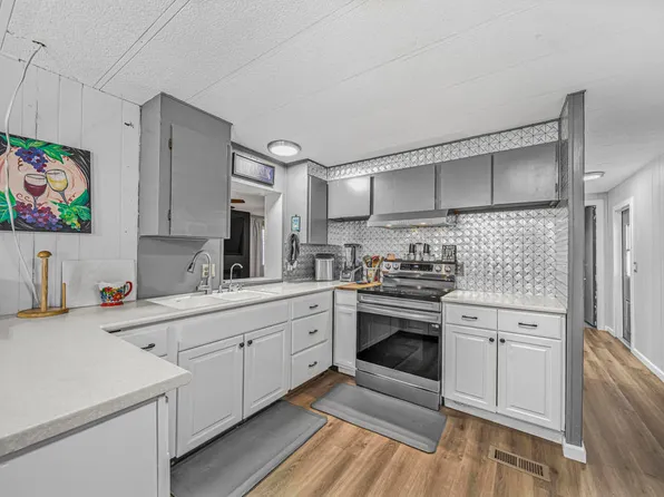 3411 Thermal Pl, Thermal, CA 92274