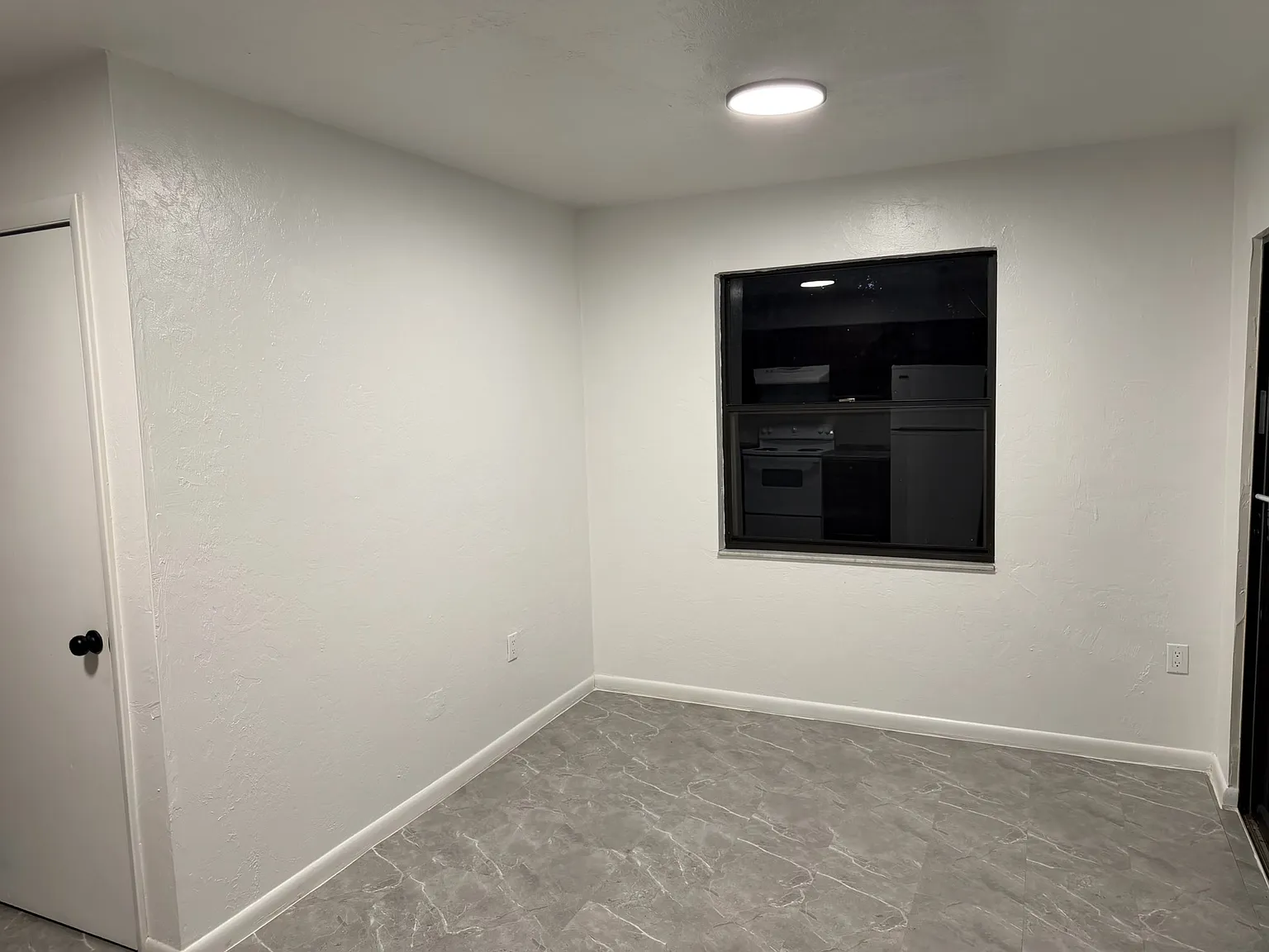 2 bed, 1000 sqft, $1,200 — Photo 2