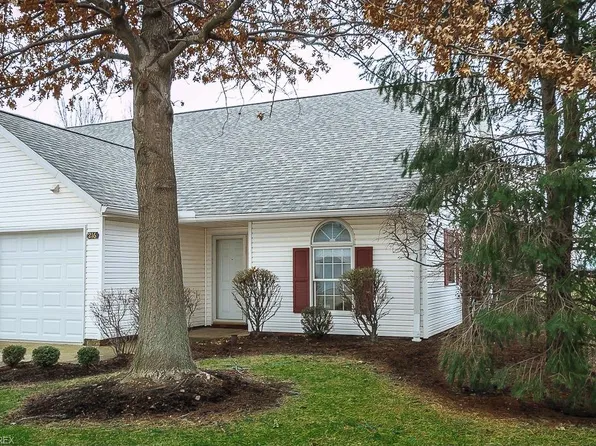 216 Harbor Ridge Ln #4, Fairport Harbor, OH 44077