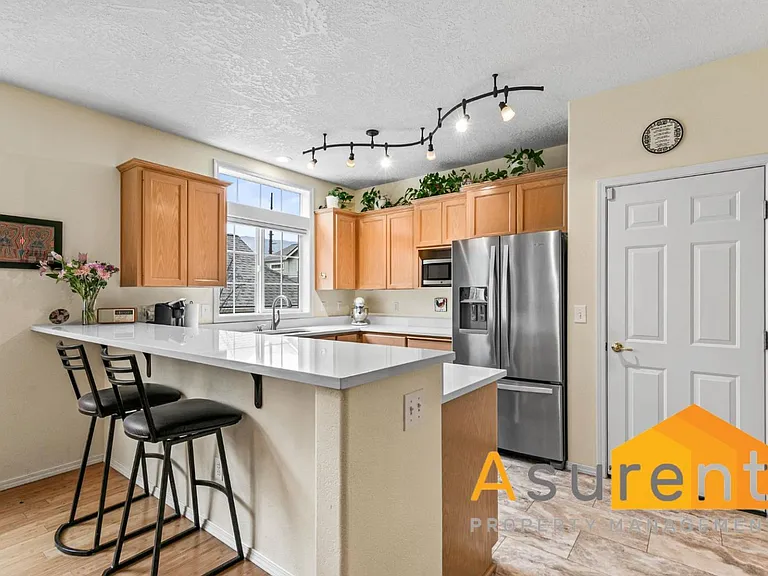500 Starflower Ln — Photo 3