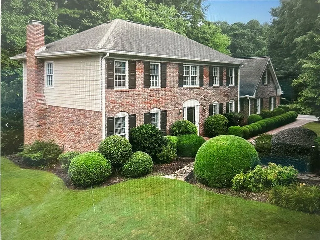 5 bed, 3.5 bath, 4471 sqft, $6,000 — Photo 2