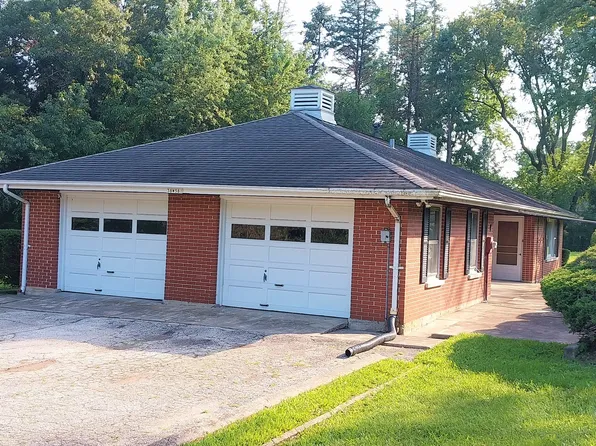 38W581 Sunset Dr, Saint Charles, IL 60175