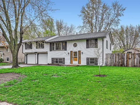1418 Meadowmoor Dr NE, Fridley, MN 55432