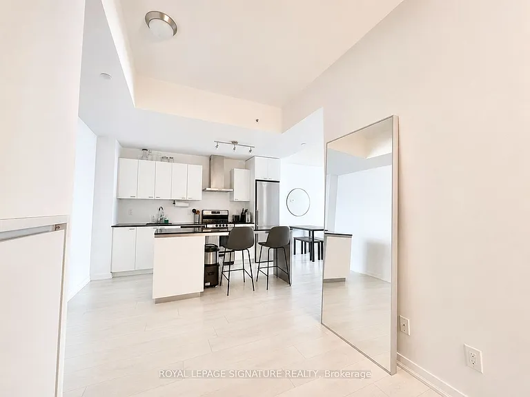 51 E Liberty St #509 — Photo 2