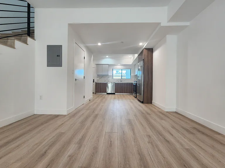6061 Fulton Ave #6 — Photo 27