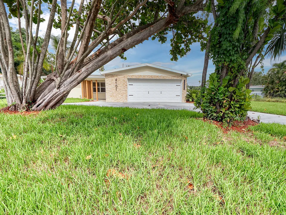 4101 Shore Acres Blvd NE