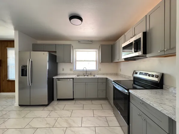 7008 Crossridge Rd, Charlotte, NC 28214