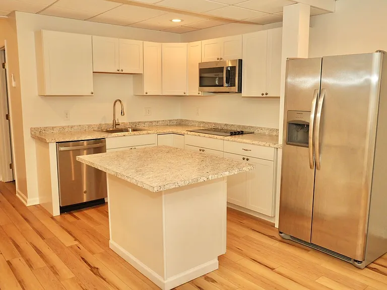 4 Rockbrook Dr — Photo 10