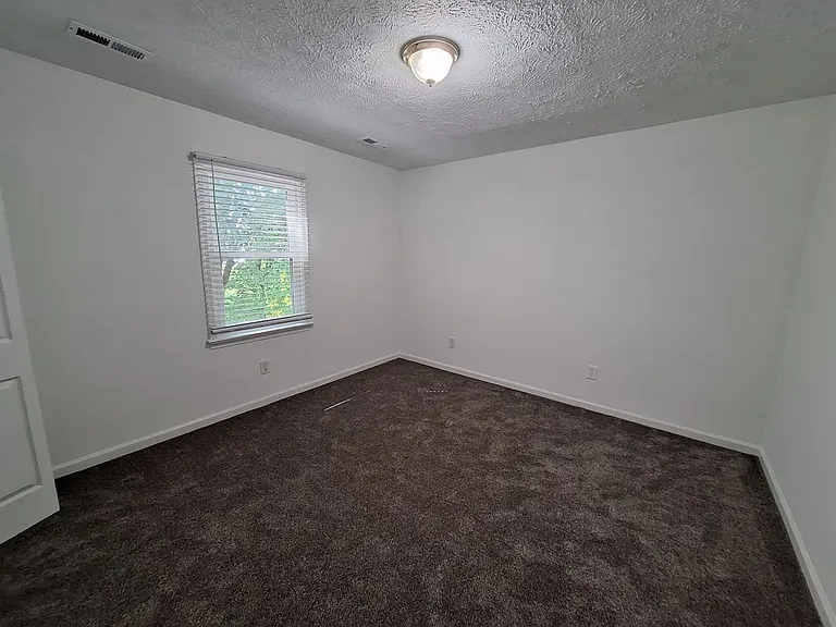 212 Earle Ct — Photo 16