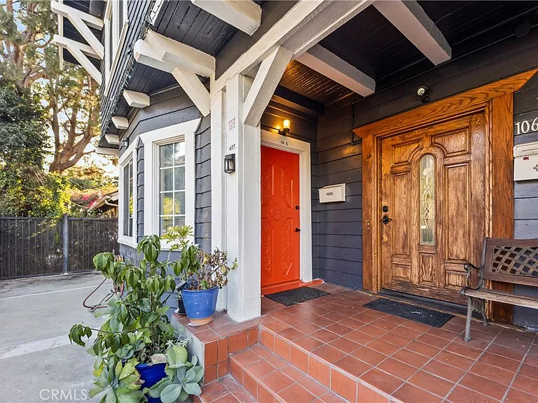 1065 Laguna Ave — Photo 2