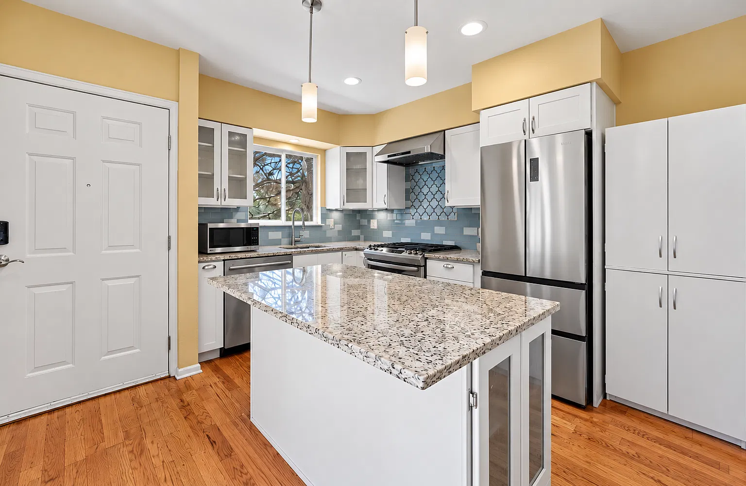 2 bed, 2.5 bath, 1231 sqft, $2,250 — Photo 1