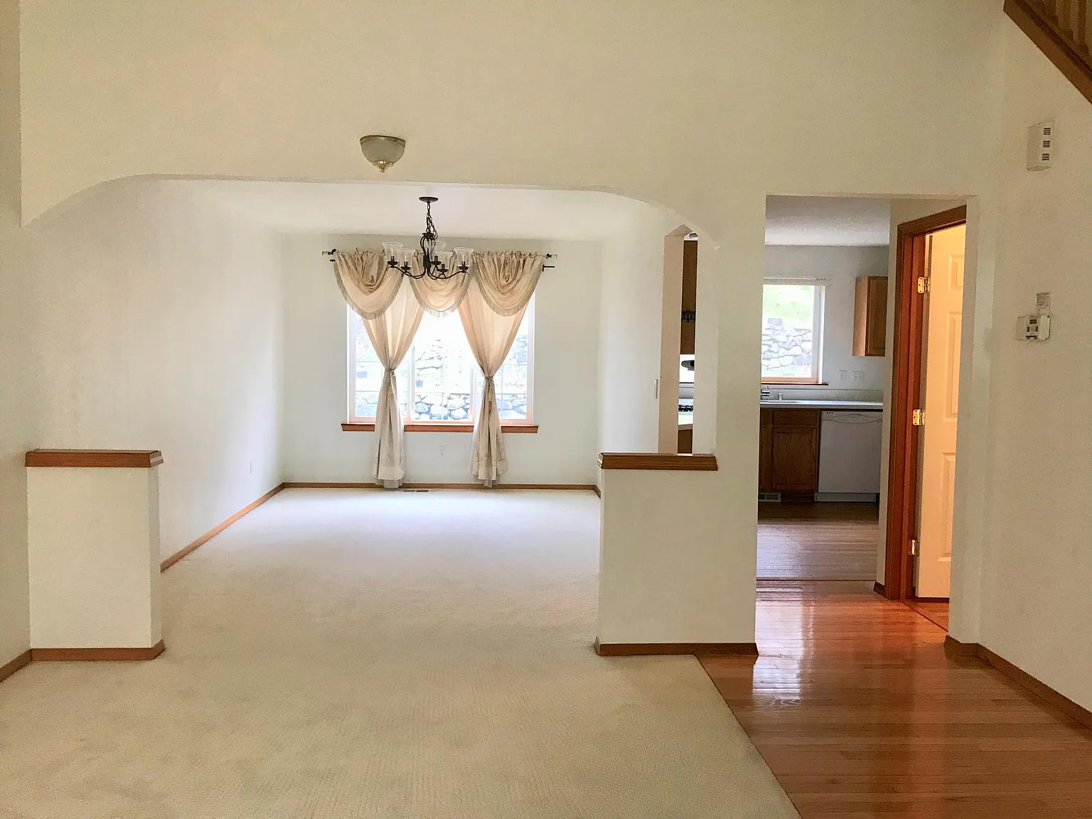 4 bed, 2.5 bath, 2040 sqft, $3,300 — Photo 2