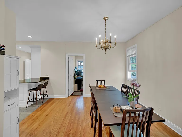 823 Hamlin St — Photo 6