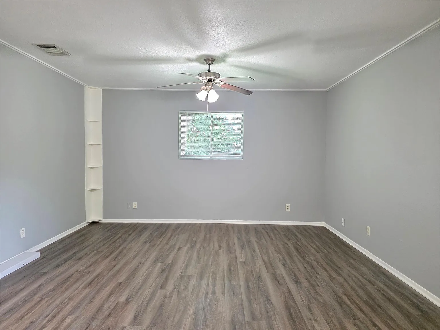2 bed, 1.0 bath, 884 sqft, $1,350 — Photo 4