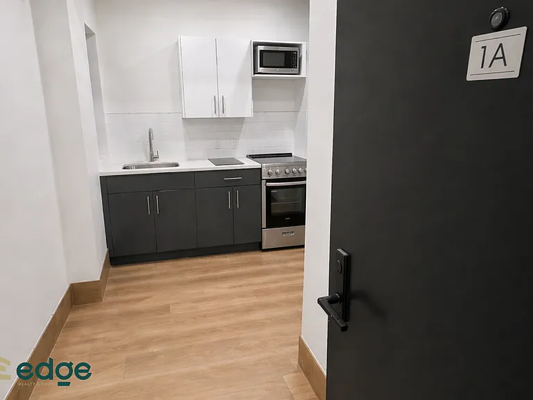 1352 Franklin Ave #2A — Photo 2