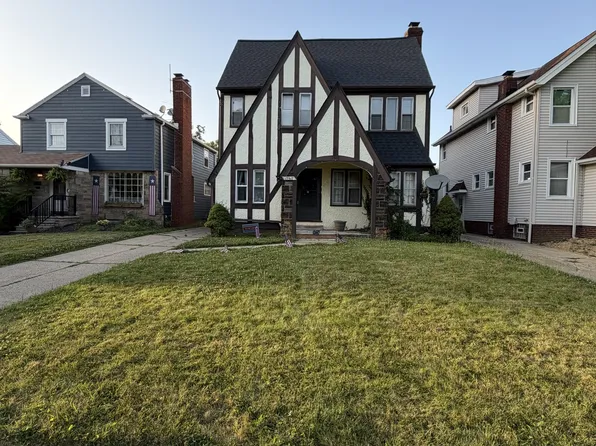 17917 E Park Dr, Cleveland, OH 44119