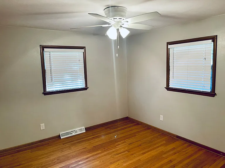 1308 Eastview Rd — Photo 10