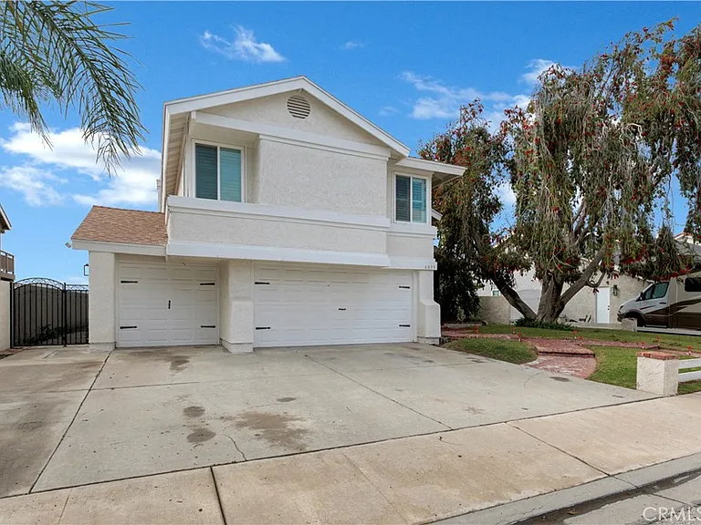 4895 N Buttercreek Rd — Photo 2