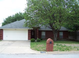 915 Gwinnett Cir, Arlington, TX 76017