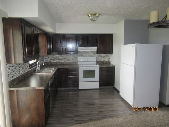 5th image of 406 E Lewerenz St