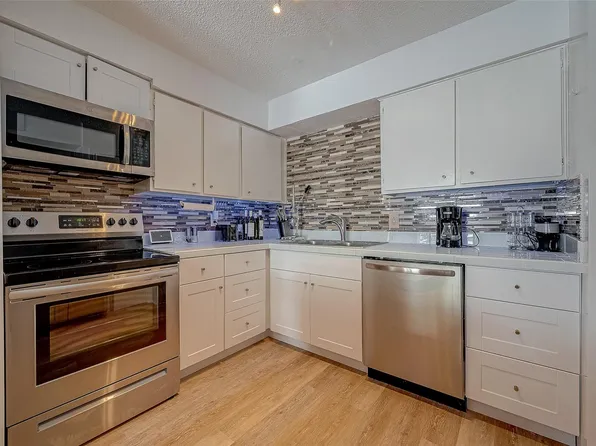 12042 Mighty Oak Dr #B, Houston, TX 77066