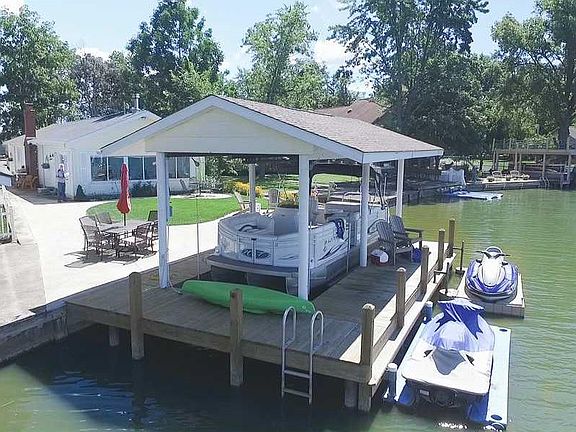 2nd image of 9865 Lakeshore Dr W