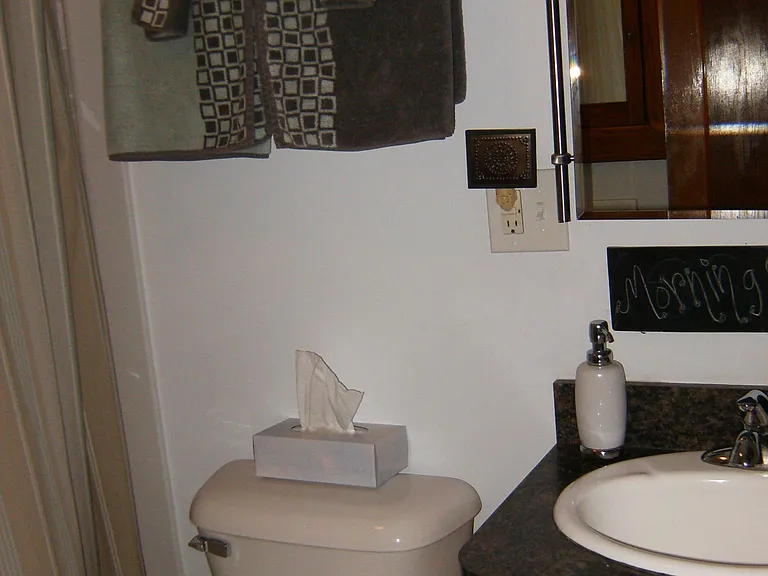213 W 1st St — Photo 5
