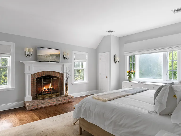 327 Georgica Rd — Photo 13