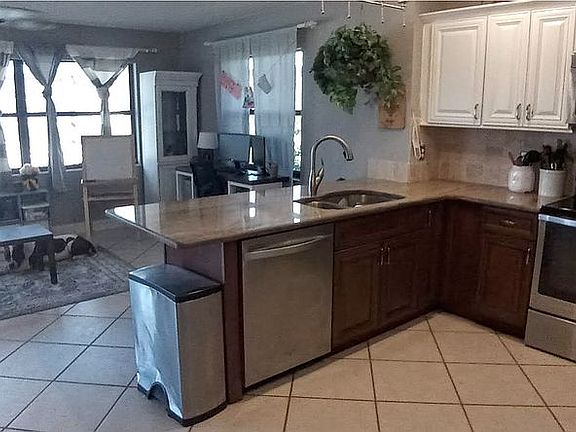 4th image of 481 SW Whitmore Dr