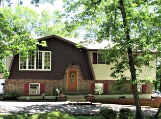 188 Oak Hill Rd, Tannersville, PA 18372