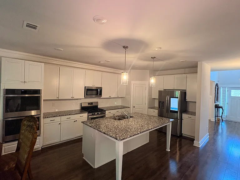 370 Crestbrook Ln — Photo 7