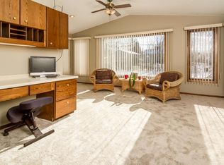 884 Cobb Rd, Shoreview, MN 55126