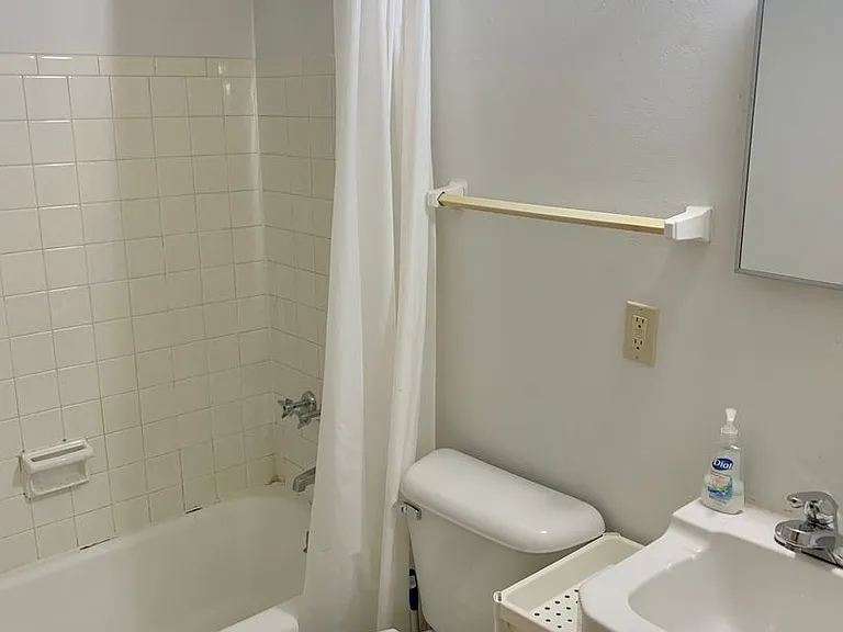 1657 N Astor St — Photo 22