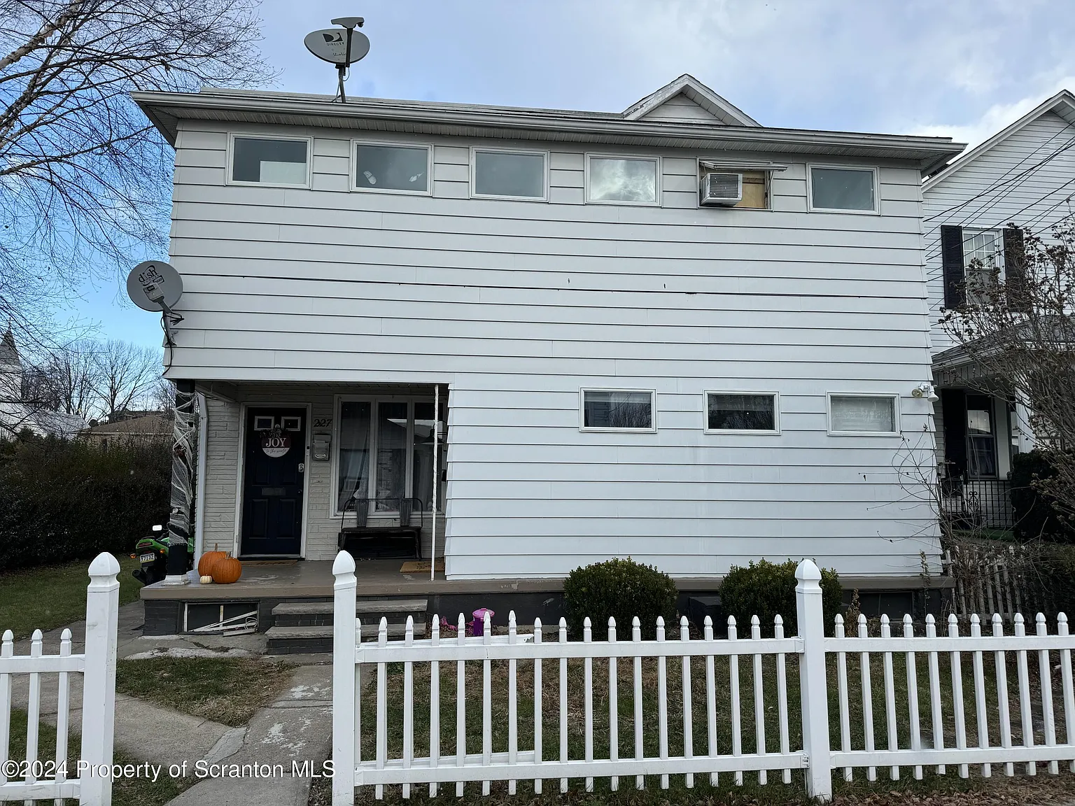225-227 Charles St photo 1