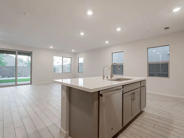 11620 Desert Hollow Ave — Photo 5