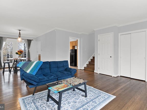 2nd image of 1029 Broadview Rd