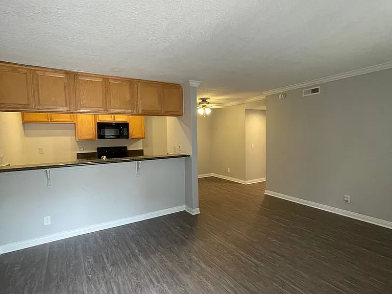 Park Plaza Apartments — Photo 96