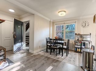 17 Edwards St #2A, Roslyn Heights, NY 11577
