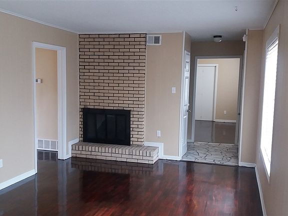 5th image of 208 Bonita Dr E