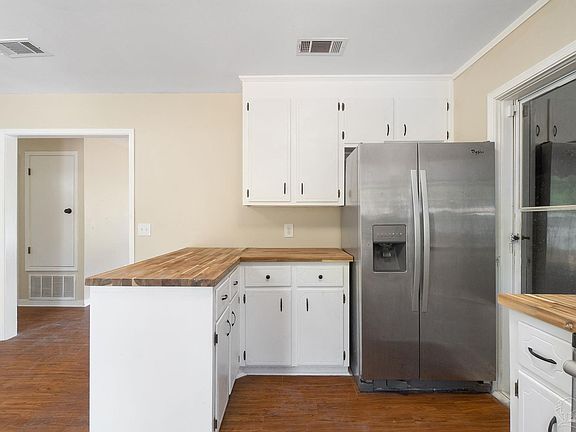 3rd image of 609 Carondelay Dr