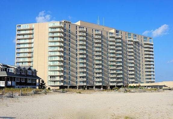 2nd image of 921 Park Pl APT 811