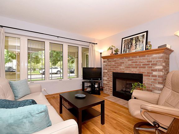 2nd image of 245 S Oak Park Ave APT B