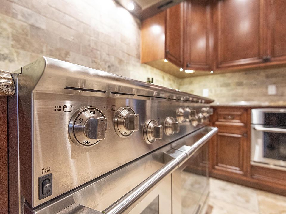 2nd image of 1216 W Mission Ave