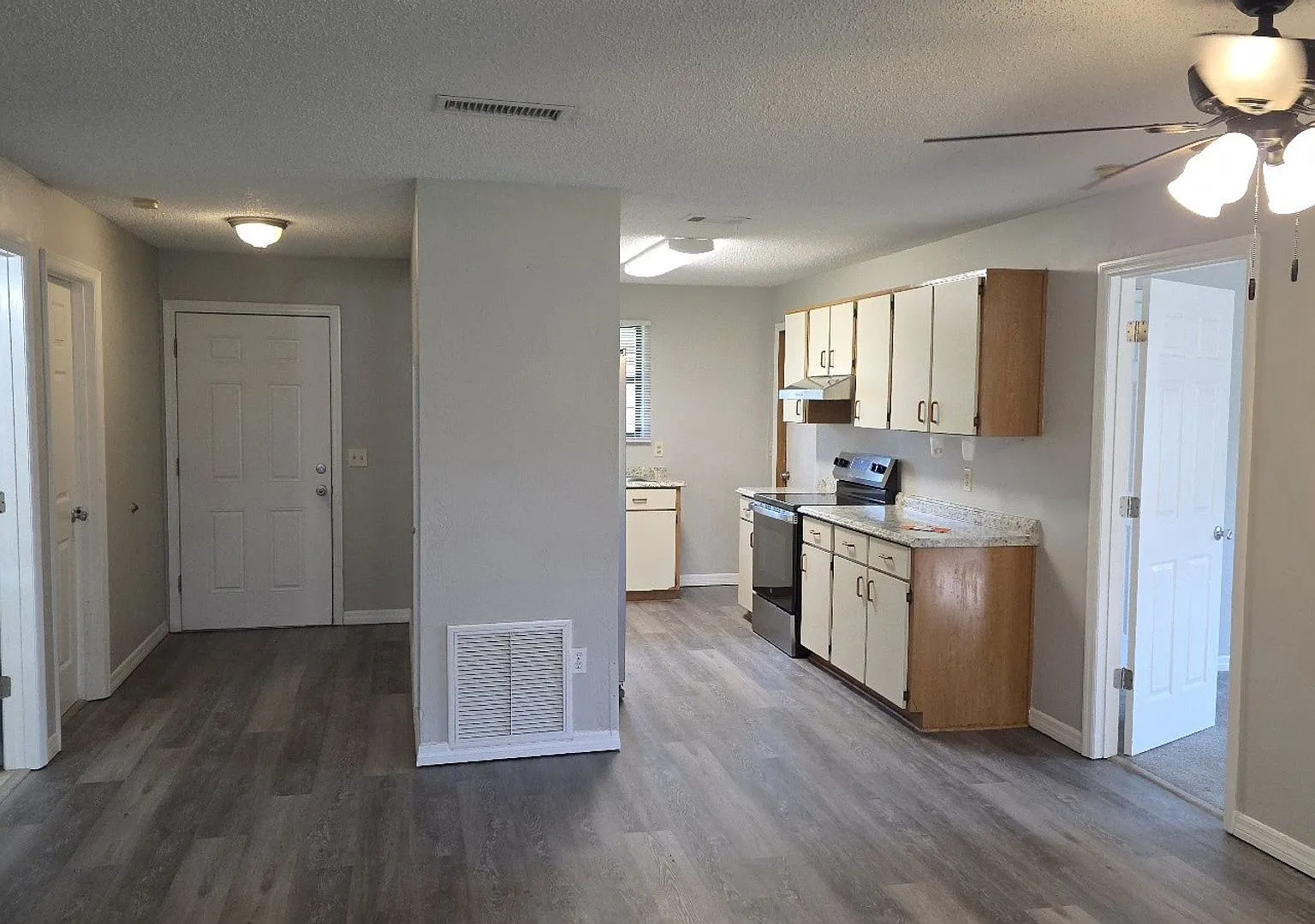 Palm Coast 4 Bedroom 2 Bath in the W Section — Photo 2