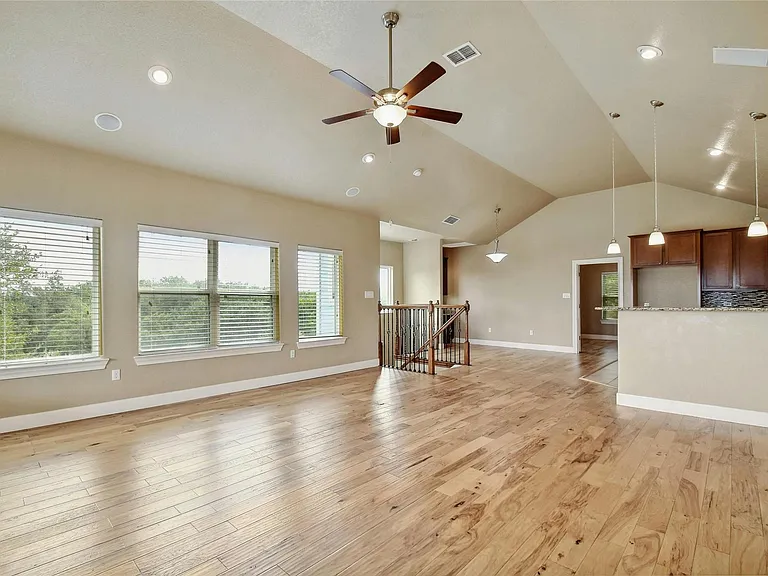 1007 Meckel Dr — Photo 6