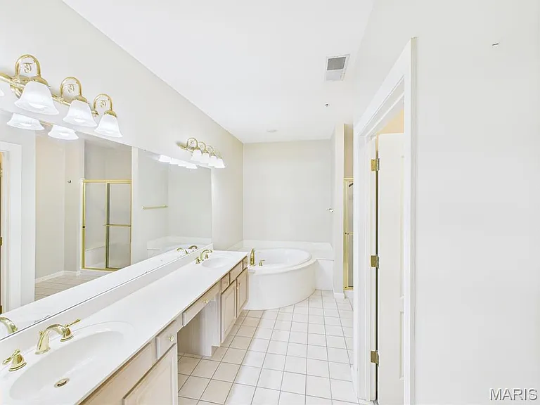 400 S 14th St #1204 — Photo 11