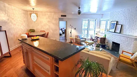 Sold by Barlavi Inc.