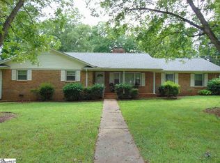 908 Poplar Dr, Greer, SC 29651