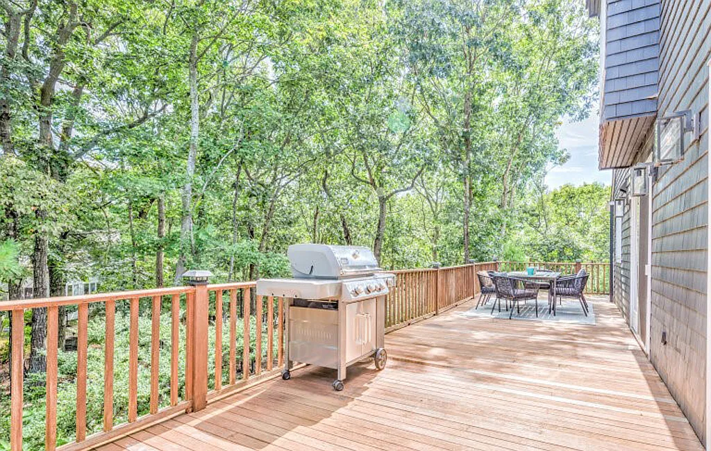Clean and Crispy | Renovated Wooded Oasis — Photo 4